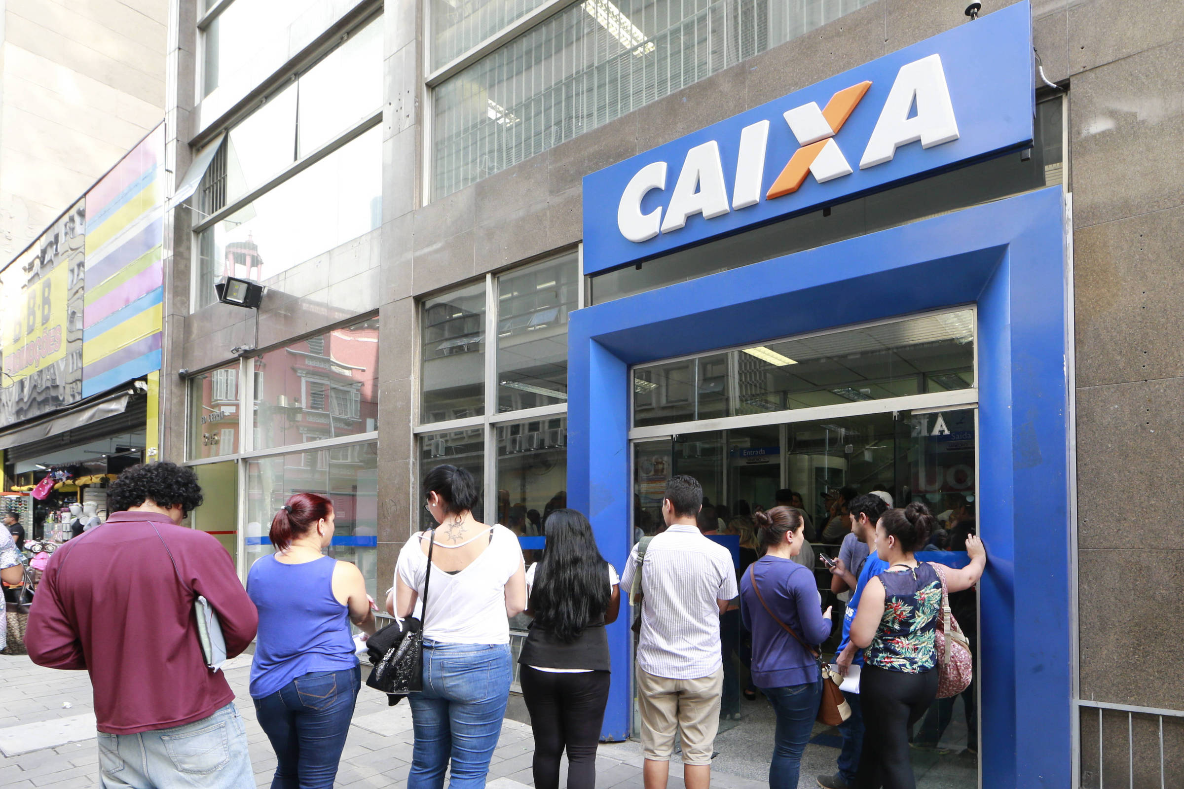 Projeto que permite saque do FGTS a quem pede demissão avança no Congresso